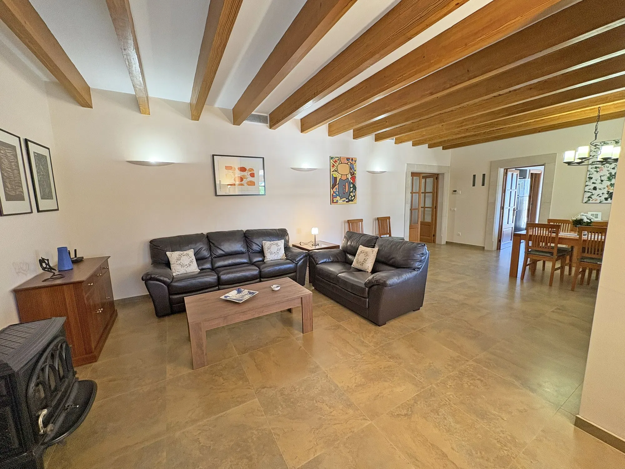 Single-storey country house with pool and privacy-4