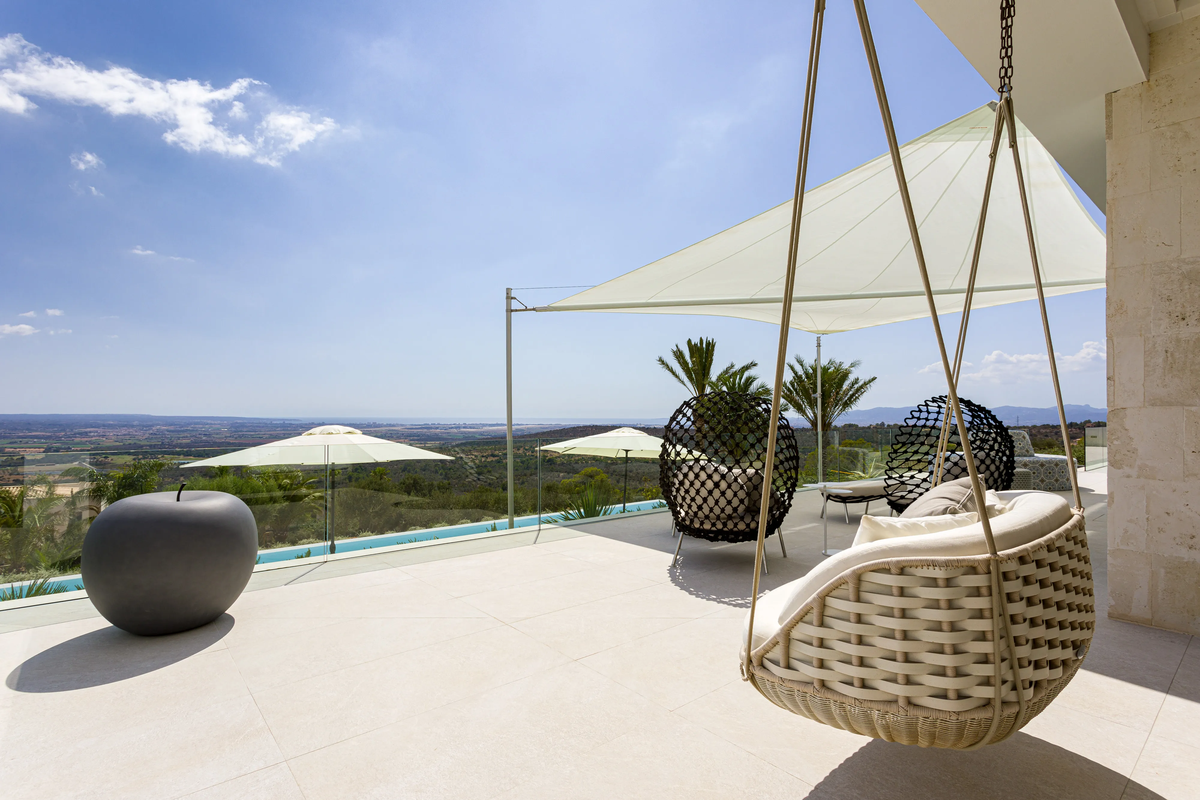 Toppmodernt - design möter havsutsikt-3