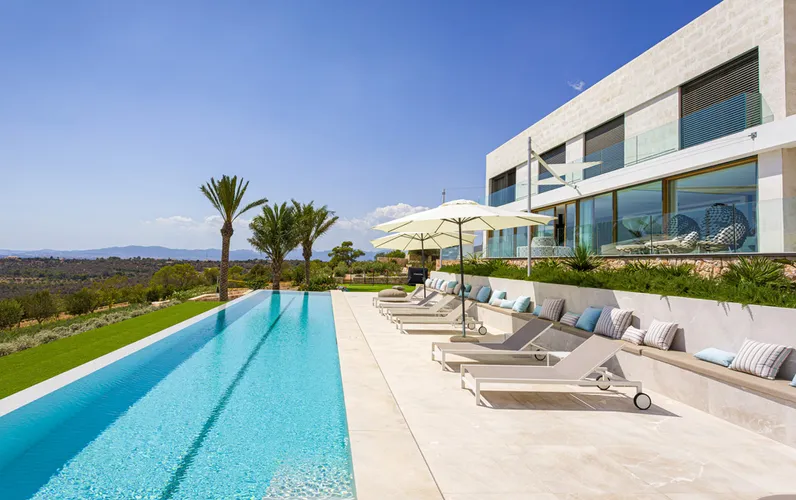 Villa de vanguardia - diseño y vistas al mar