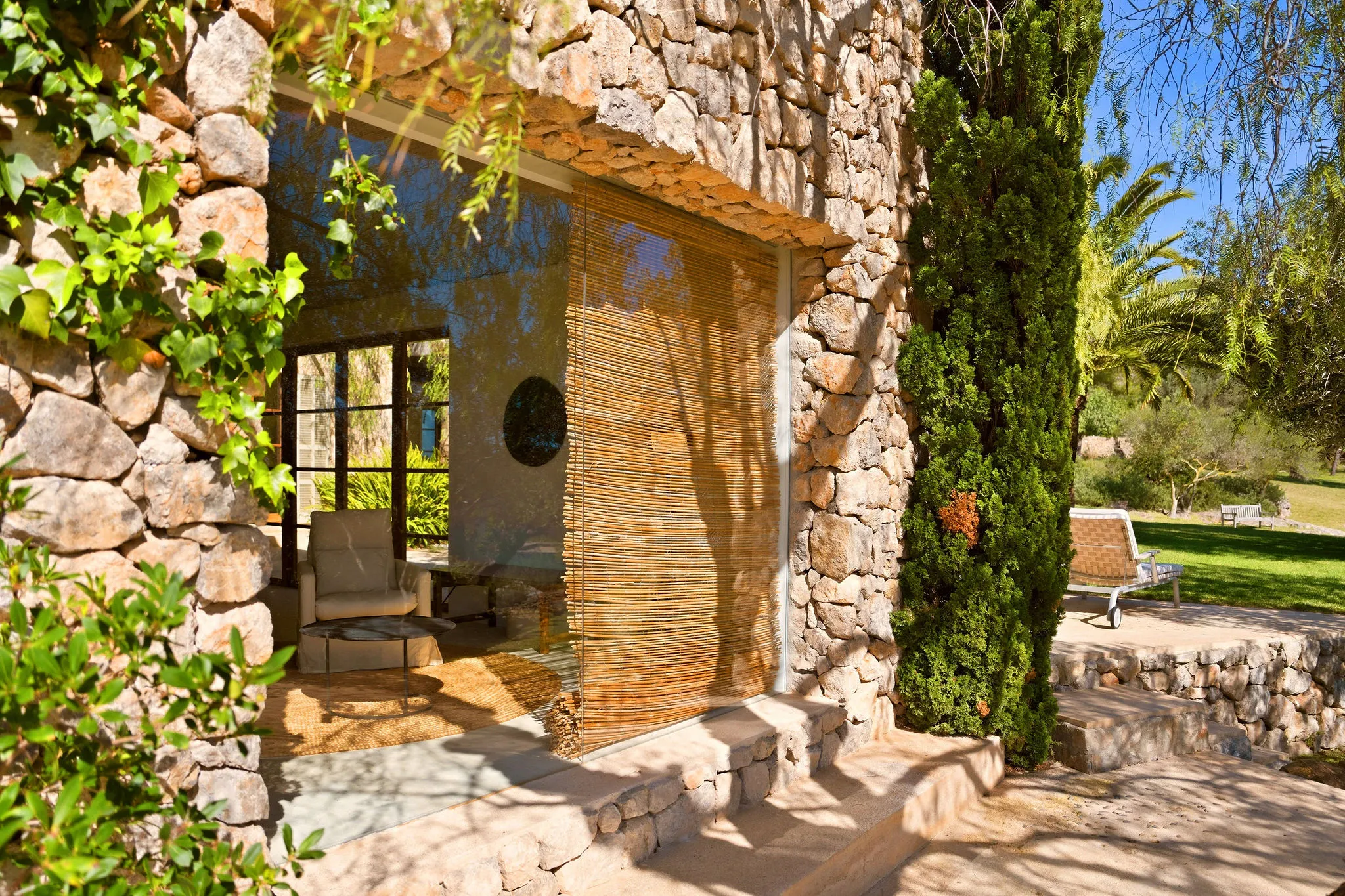 Finca oasis única con estética purista y elegante y vistas panorámicas al mar-13