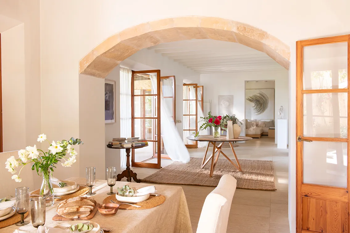 Unik finca-oase med puristisk, elegant æstetik og panoramaudsigt over havet-6