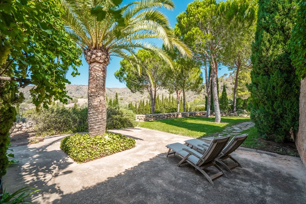 Finca oasis única con estética purista y elegante y vistas panorámicas al mar-8