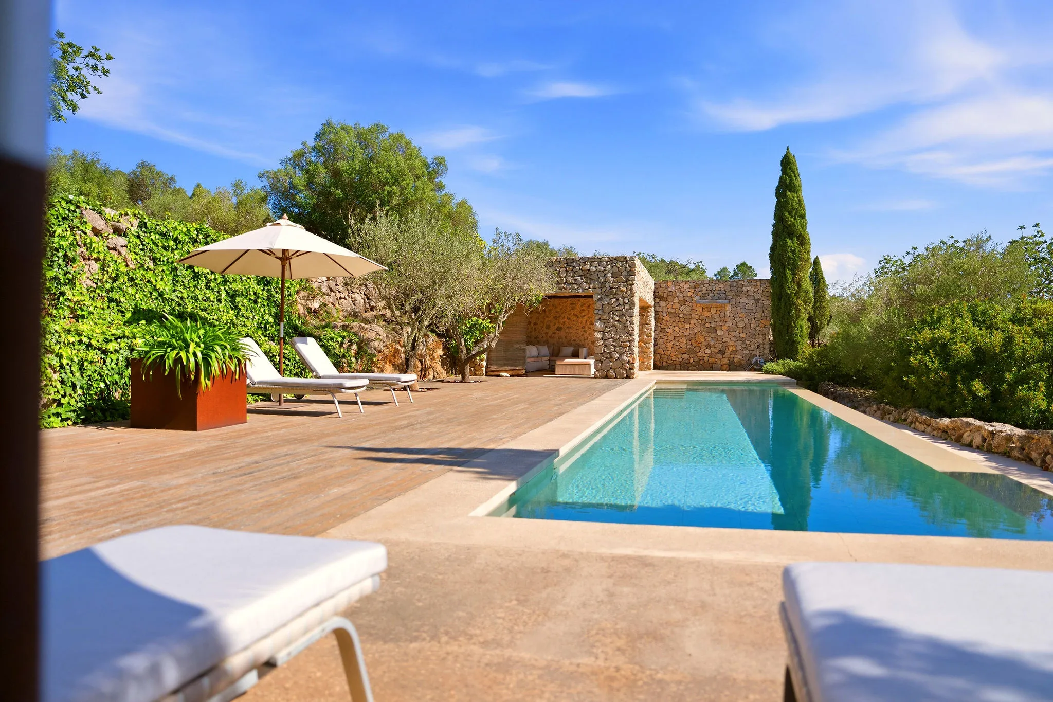 Finca oasis única con estética purista y elegante y vistas panorámicas al mar-6