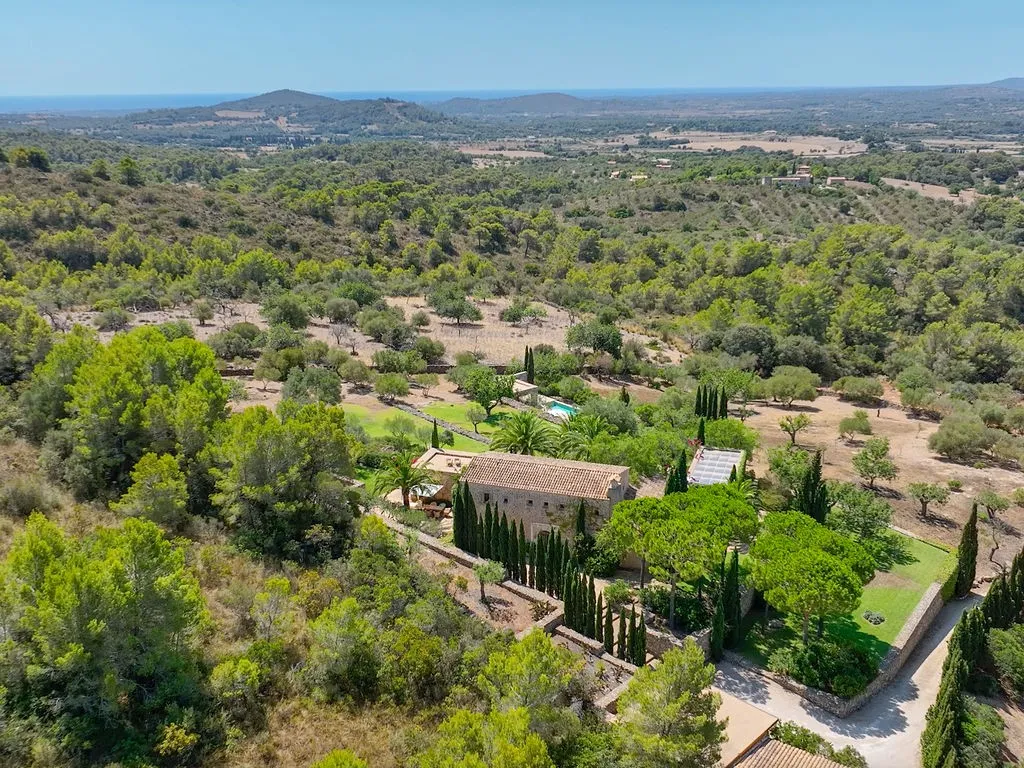 Finca oasis única con estética purista y elegante y vistas panorámicas al mar-3