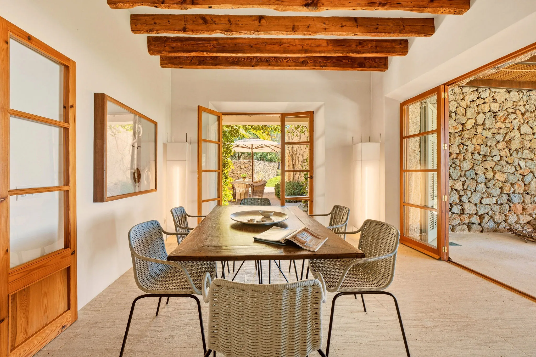 Finca oasis única con estética purista y elegante y vistas panorámicas al mar-10