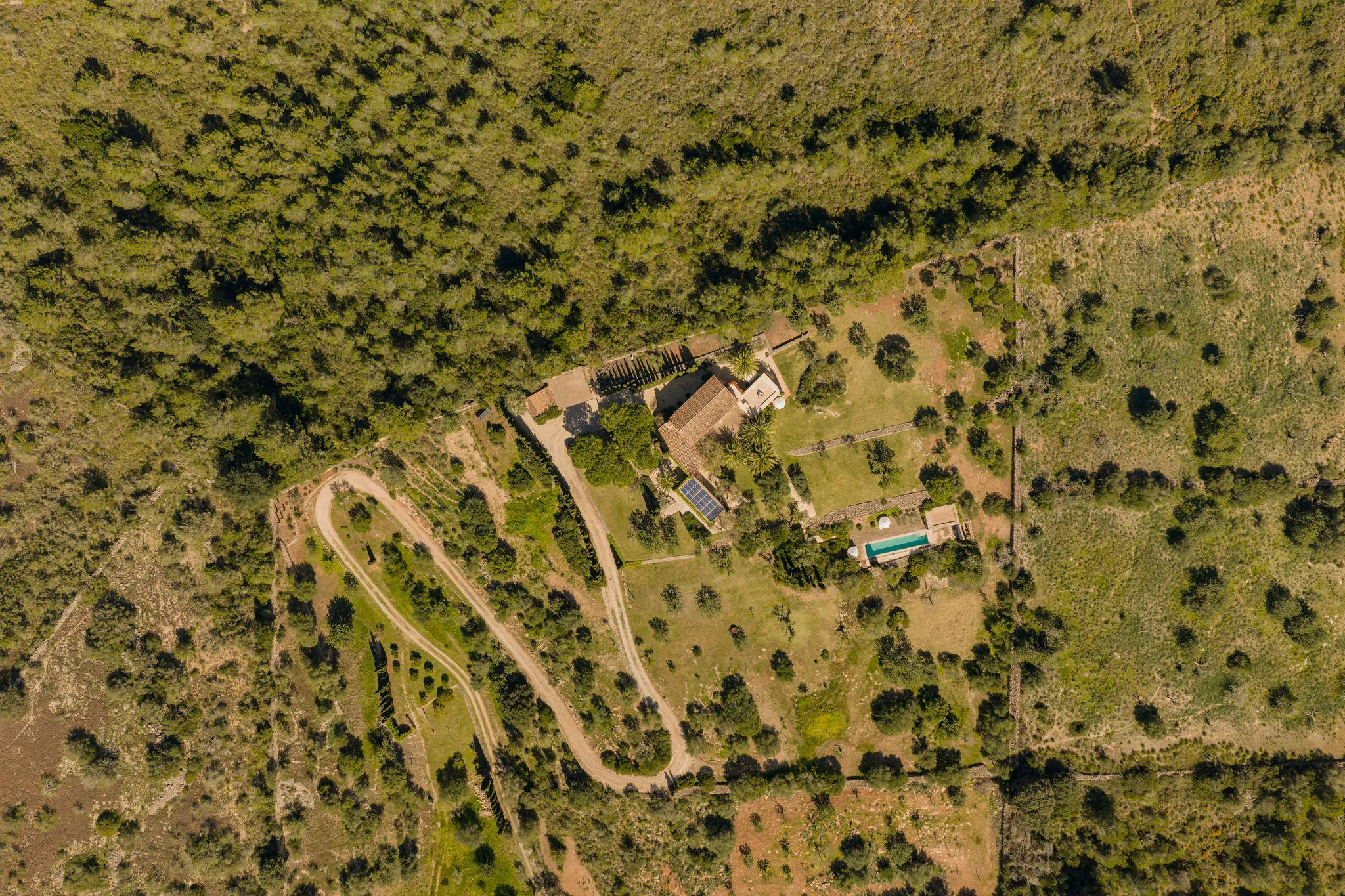 Finca oasis única con estética purista y elegante y vistas panorámicas al mar-18