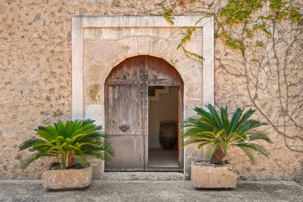 Finca oasis única con estética purista y elegante y vistas panorámicas al mar-11