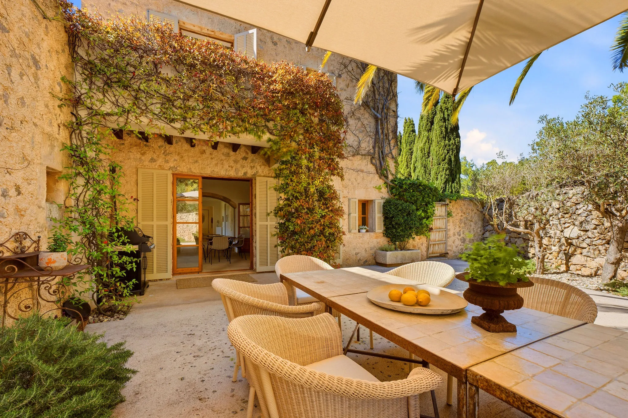 Finca oasis única con estética purista y elegante y vistas panorámicas al mar-7