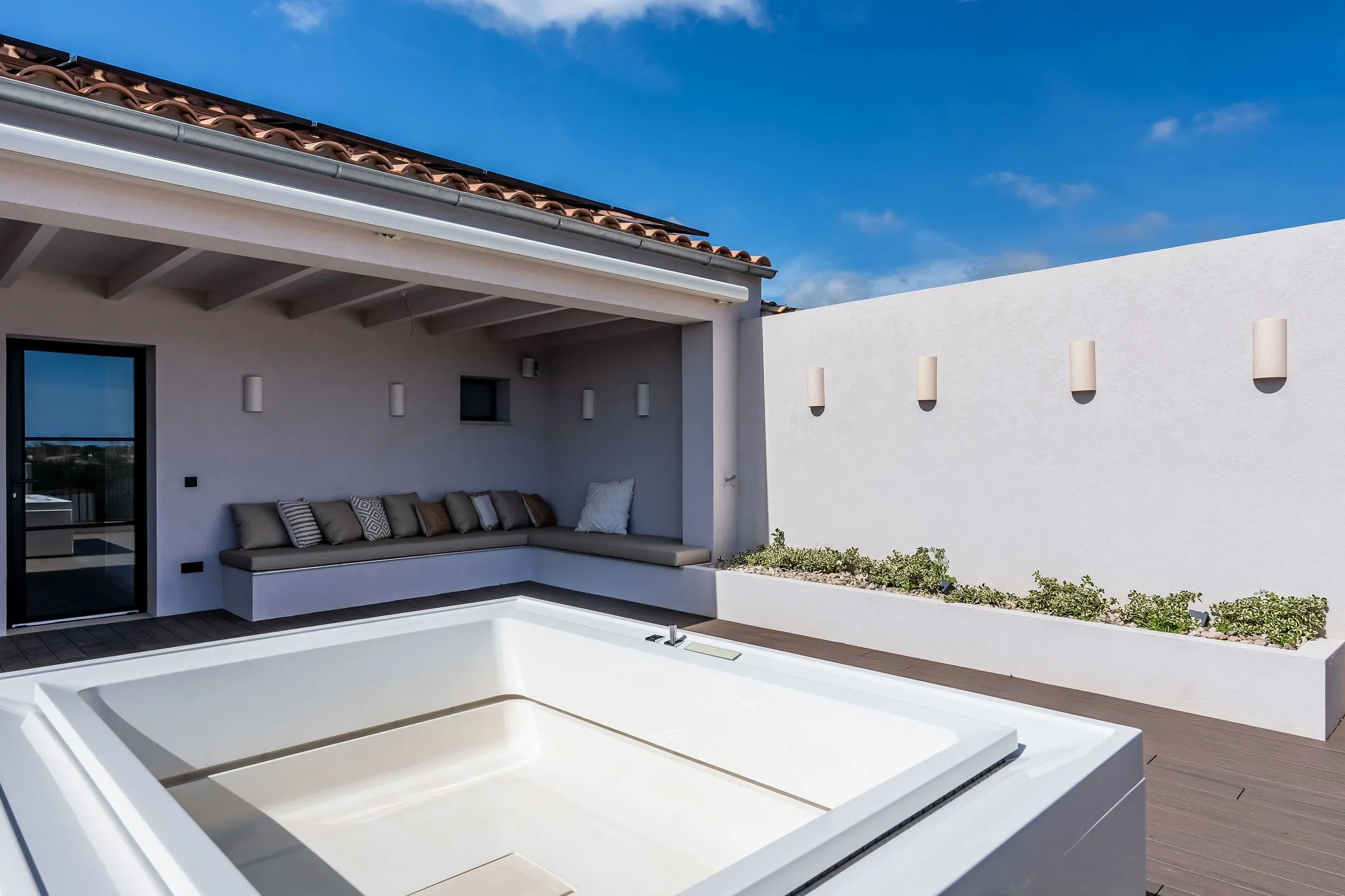 Elegant radhus med hiss, takterrass och pool-6