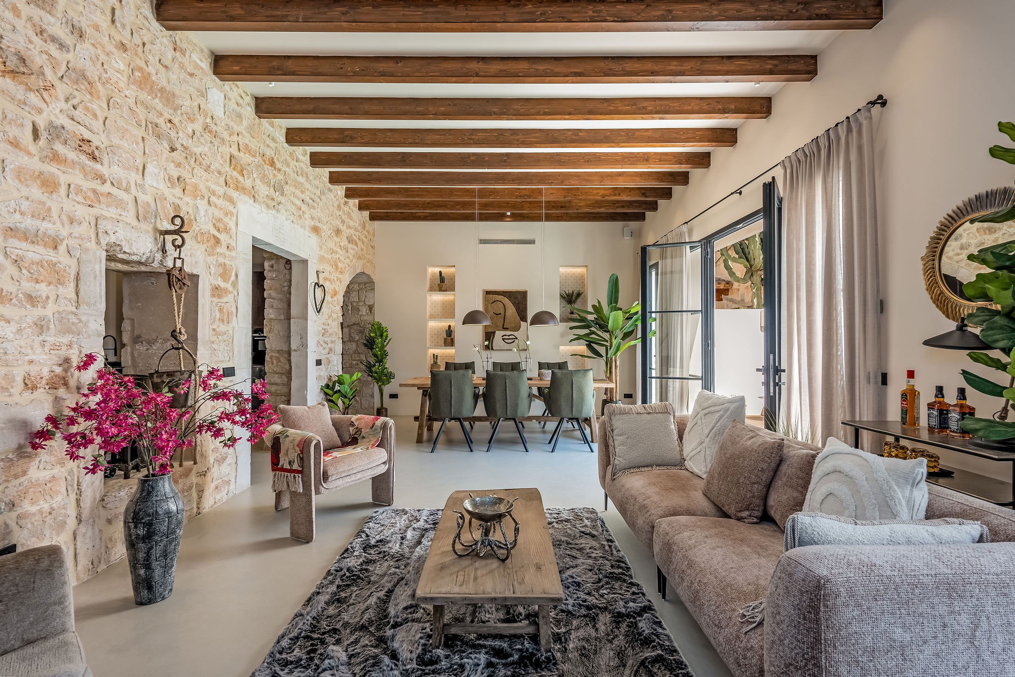 Elegant townhouse with elevator, rooftop terrace, and pool