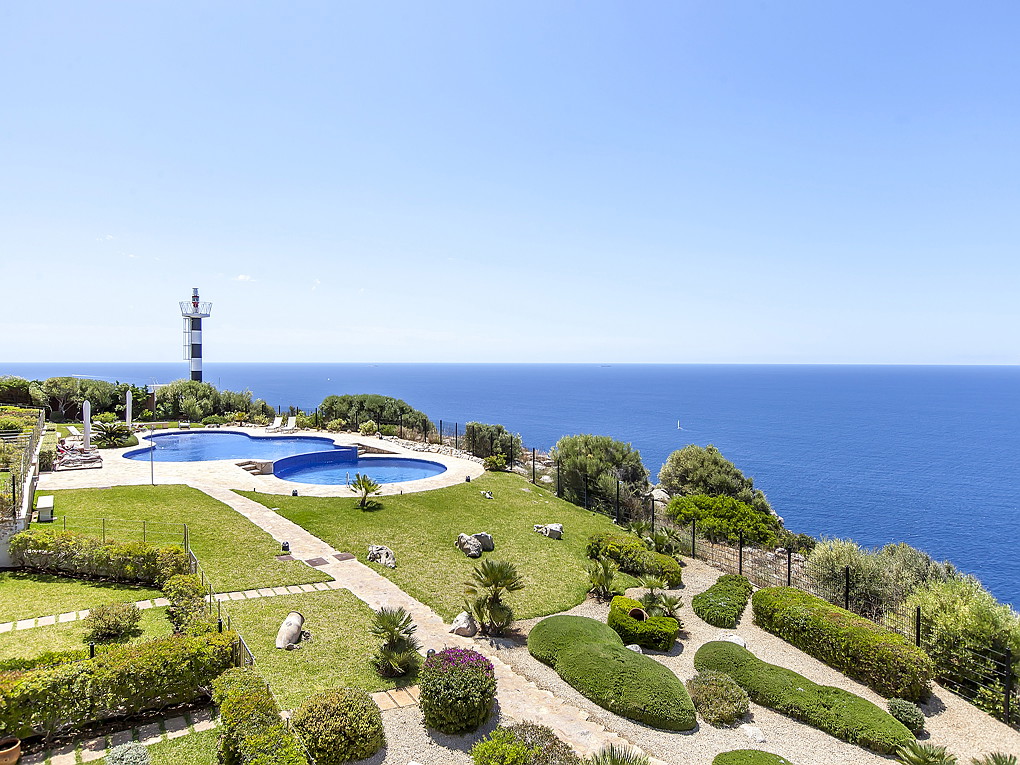 Penthouse with 360-degree sea and harbour views-19
