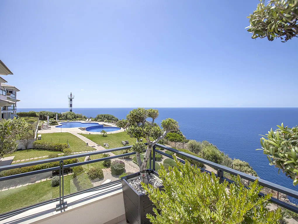 Penthouse with 360-degree sea and harbour views-3