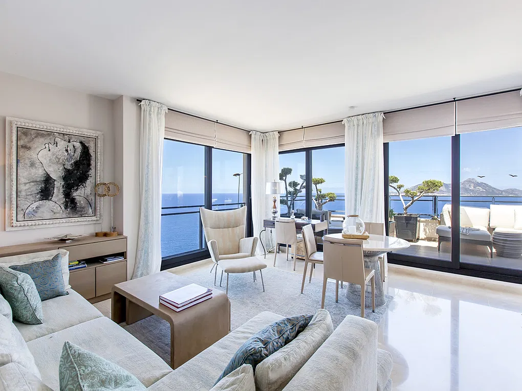 Penthouse with 360-degree sea and harbour views-2