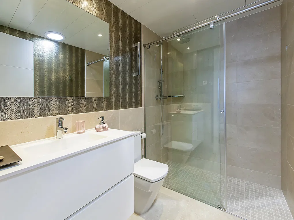 Penthouse with 360-degree sea and harbour views-22