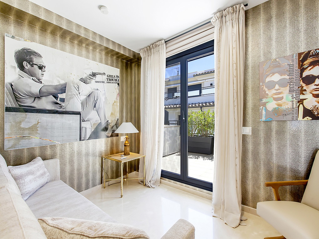 Penthouse with 360-degree sea and harbour views-13