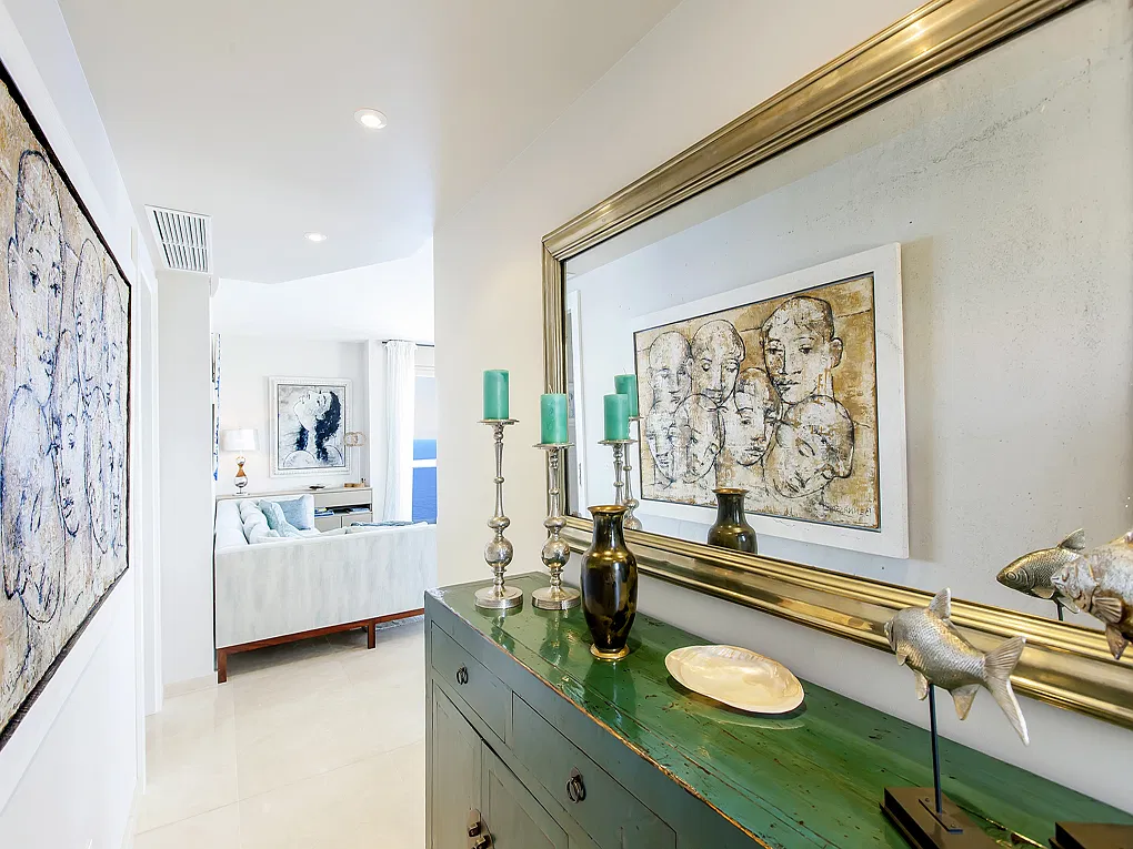 Penthouse with 360-degree sea and harbour views-16