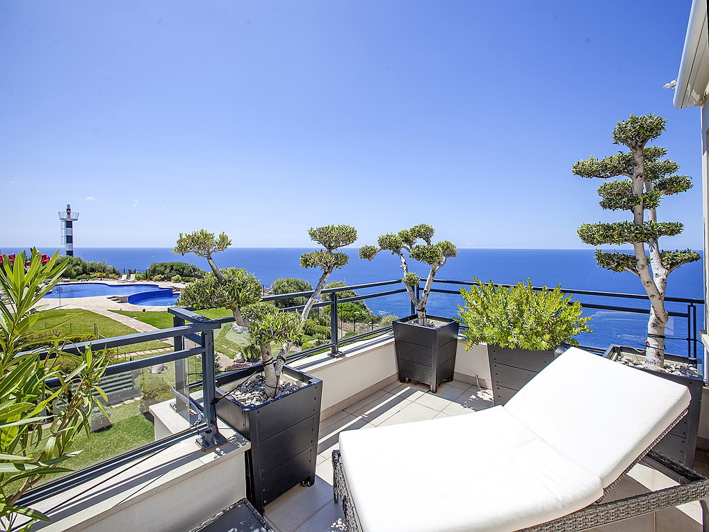 Penthouse with 360-degree sea and harbour views-9