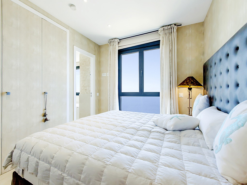 Penthouse with 360-degree sea and harbour views-21