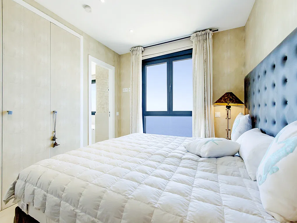 Penthouse with 360-degree sea and harbour views-21