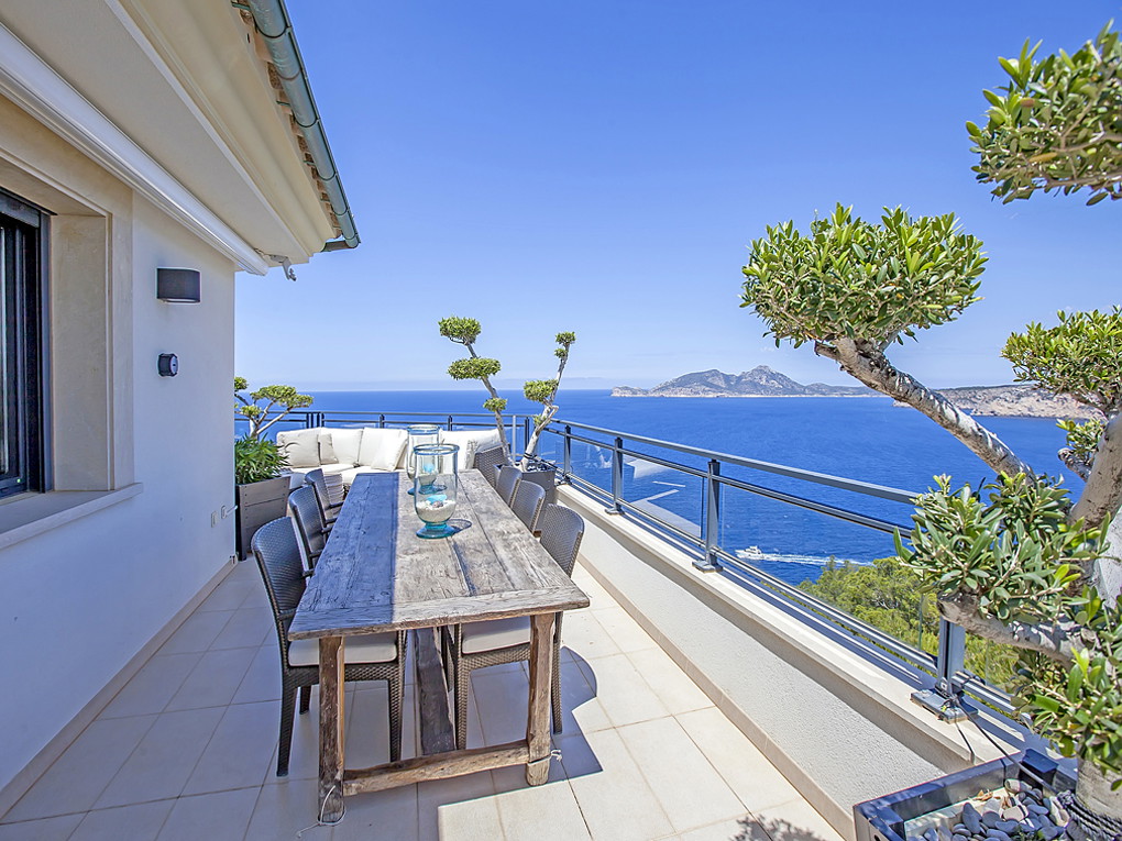 Penthouse with 360-degree sea and harbour views-5