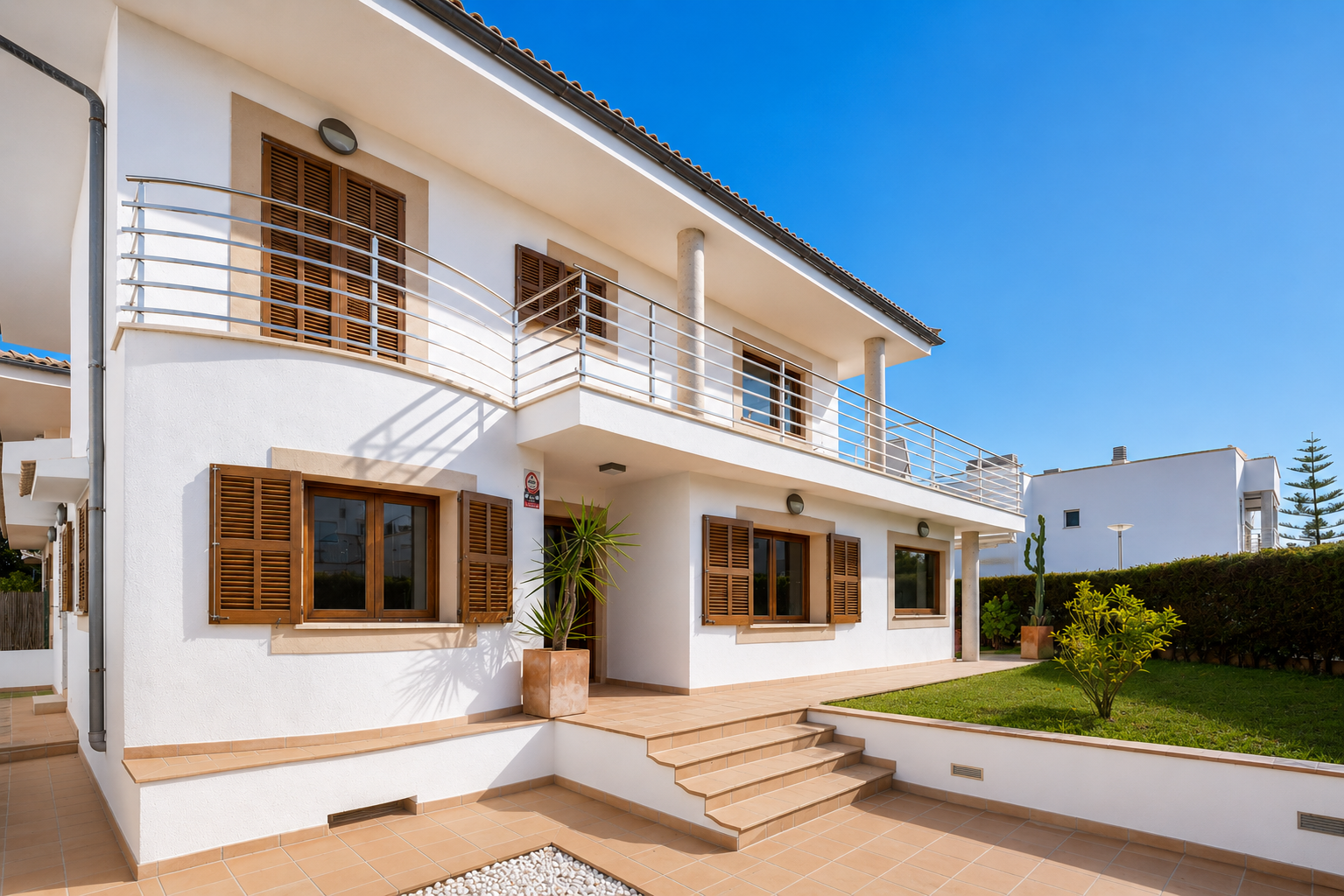 Villa moderna cerca del mar con licencia de alquiler vacacional