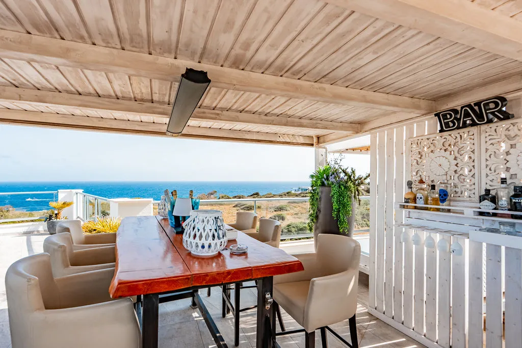 Lichtovergoten villa met prachtig uitzicht op zee-2