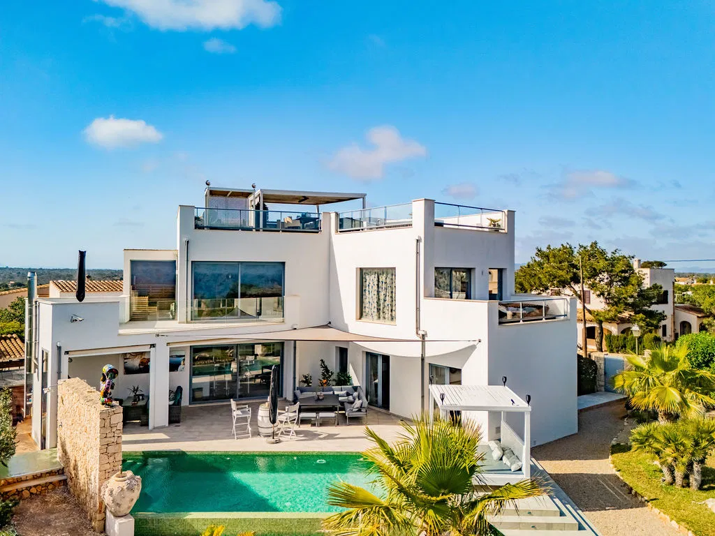 Villa, flooded with light, magnificent sea views-3