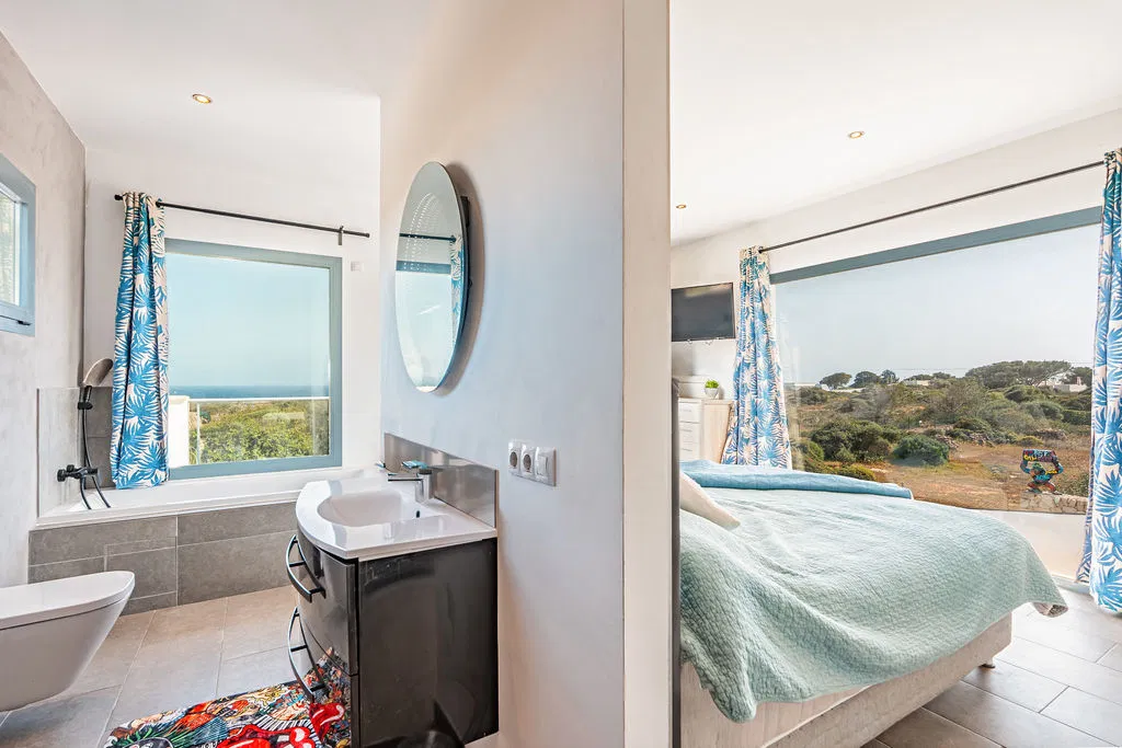 Villa, flooded with light, magnificent sea views-10