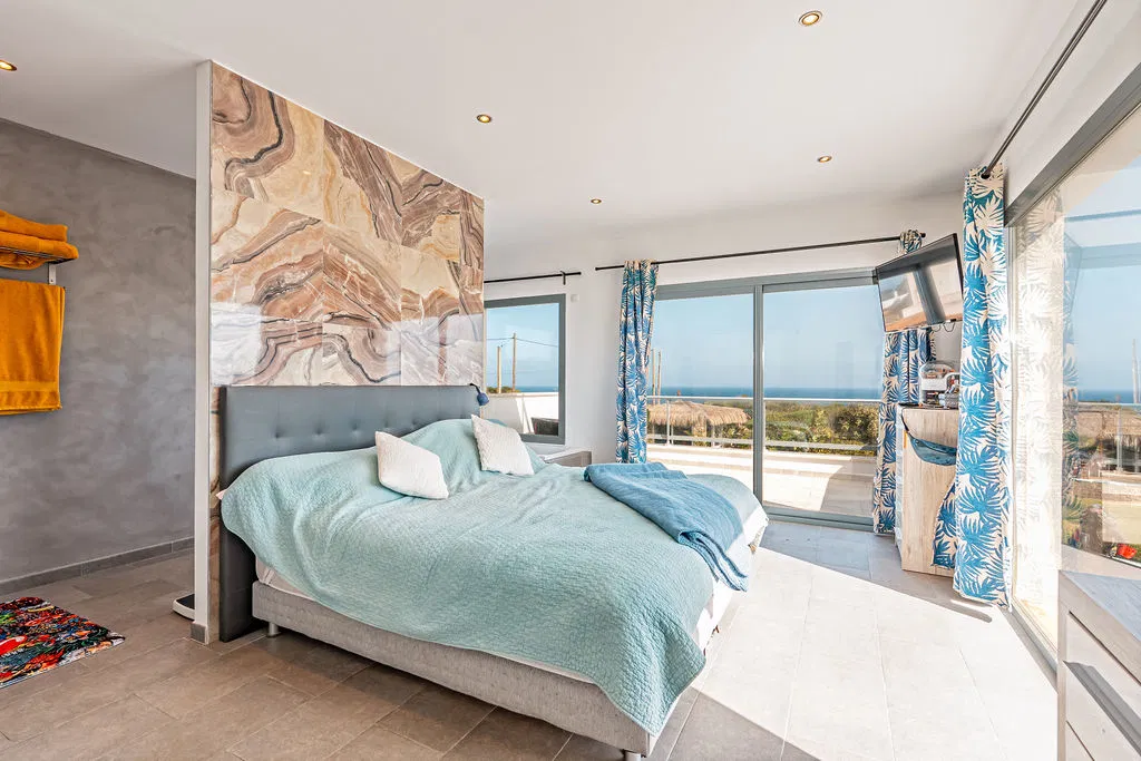 Villa, flooded with light, magnificent sea views-9