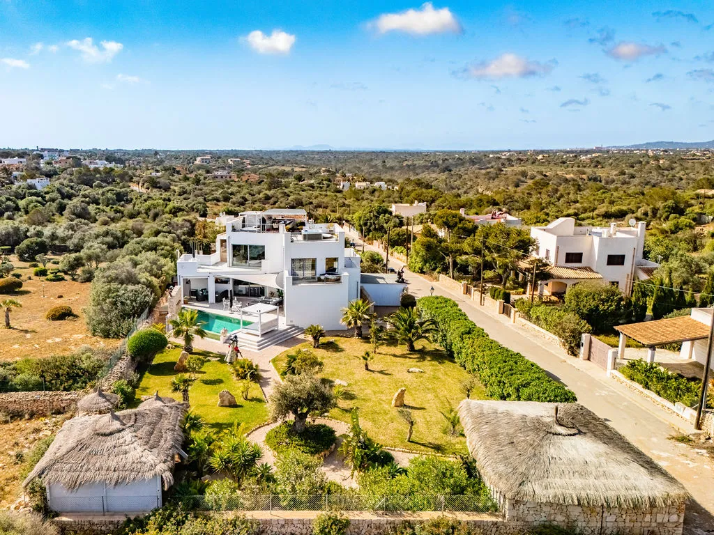 Villa, flooded with light, magnificent sea views-1