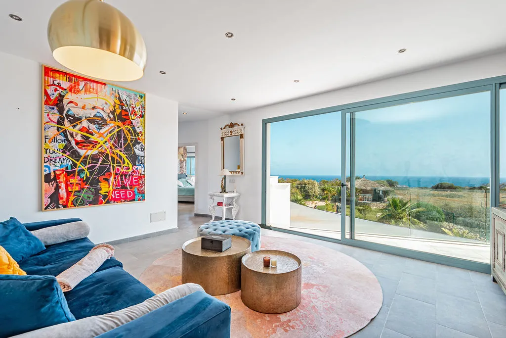 Lichtovergoten villa met prachtig uitzicht op zee-8