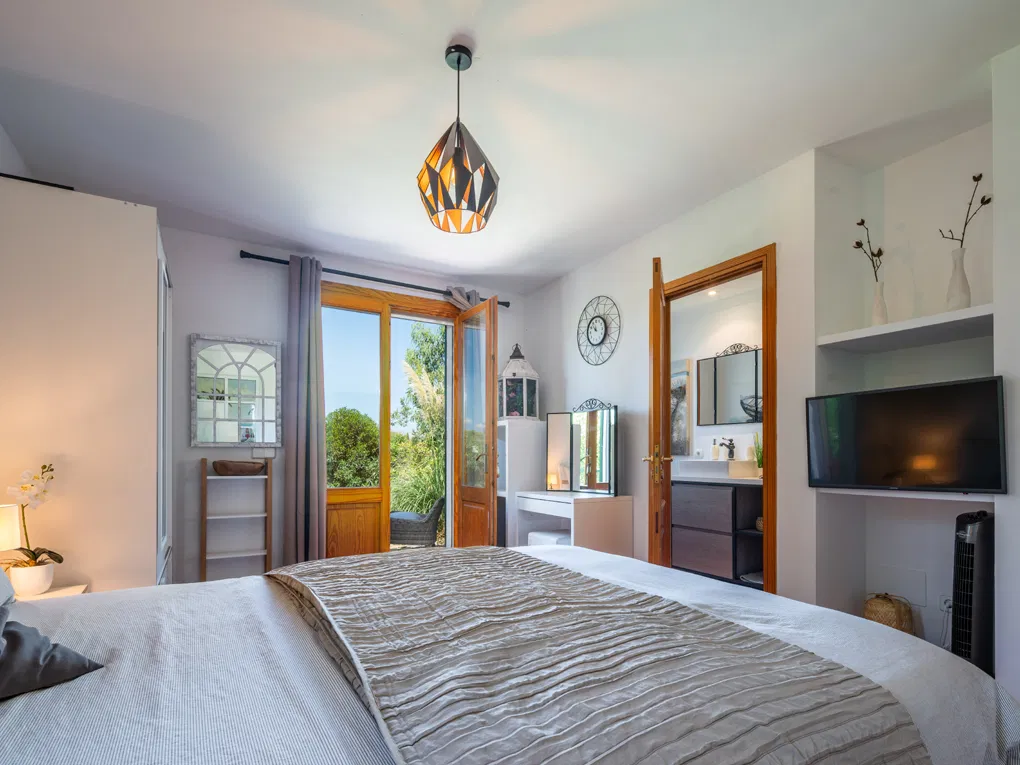 Charmante maison de campagne avec piscine chauffée et permis de location vacances-13