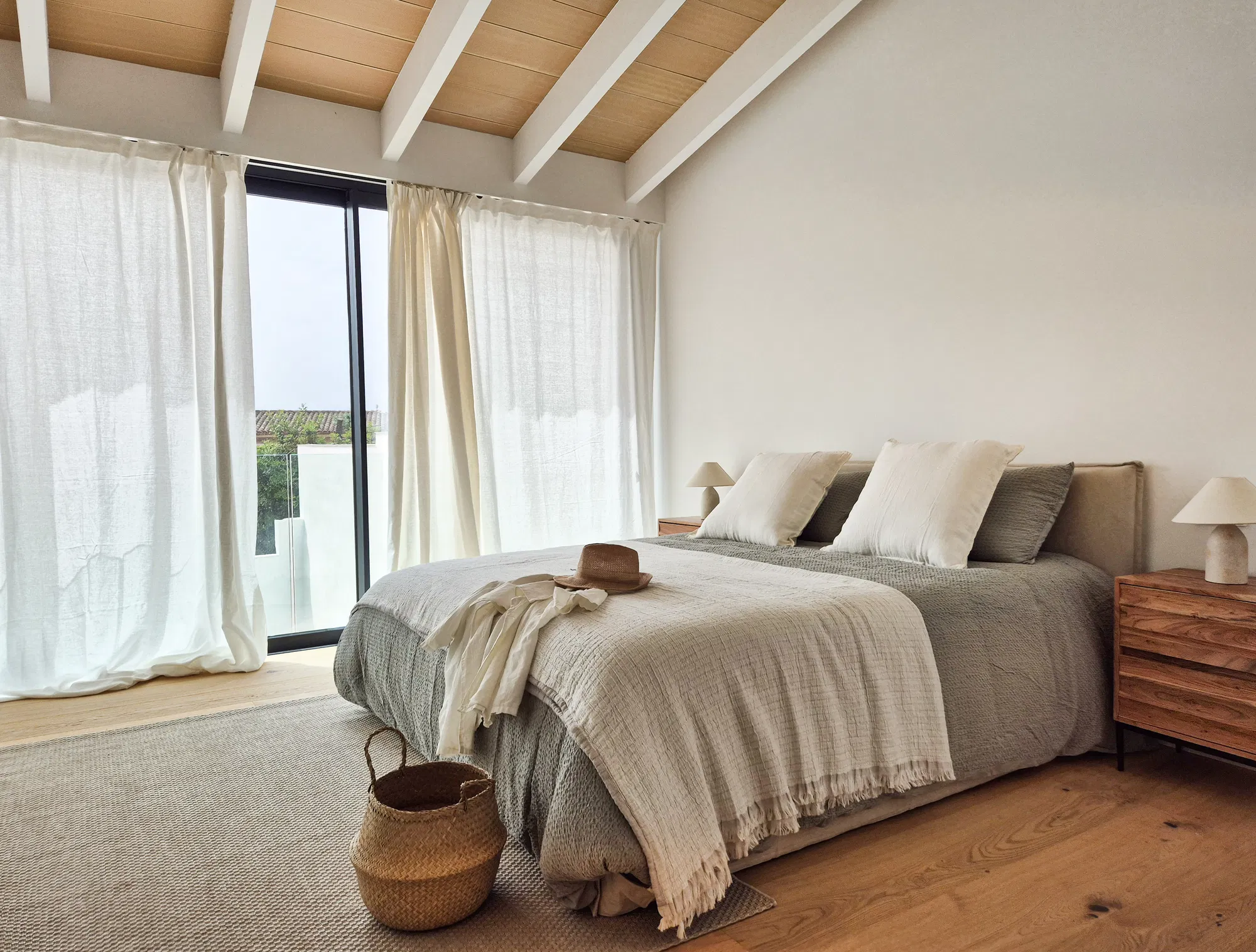 Charming & modern townhouse with pool-9