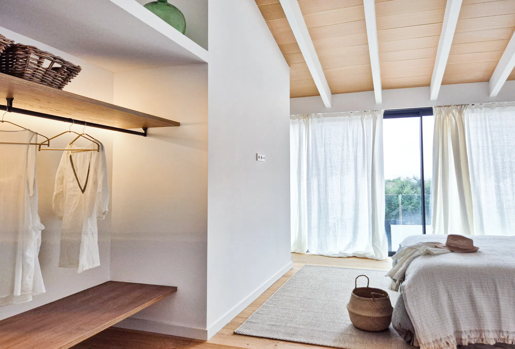 Charming & modern townhouse with pool-10