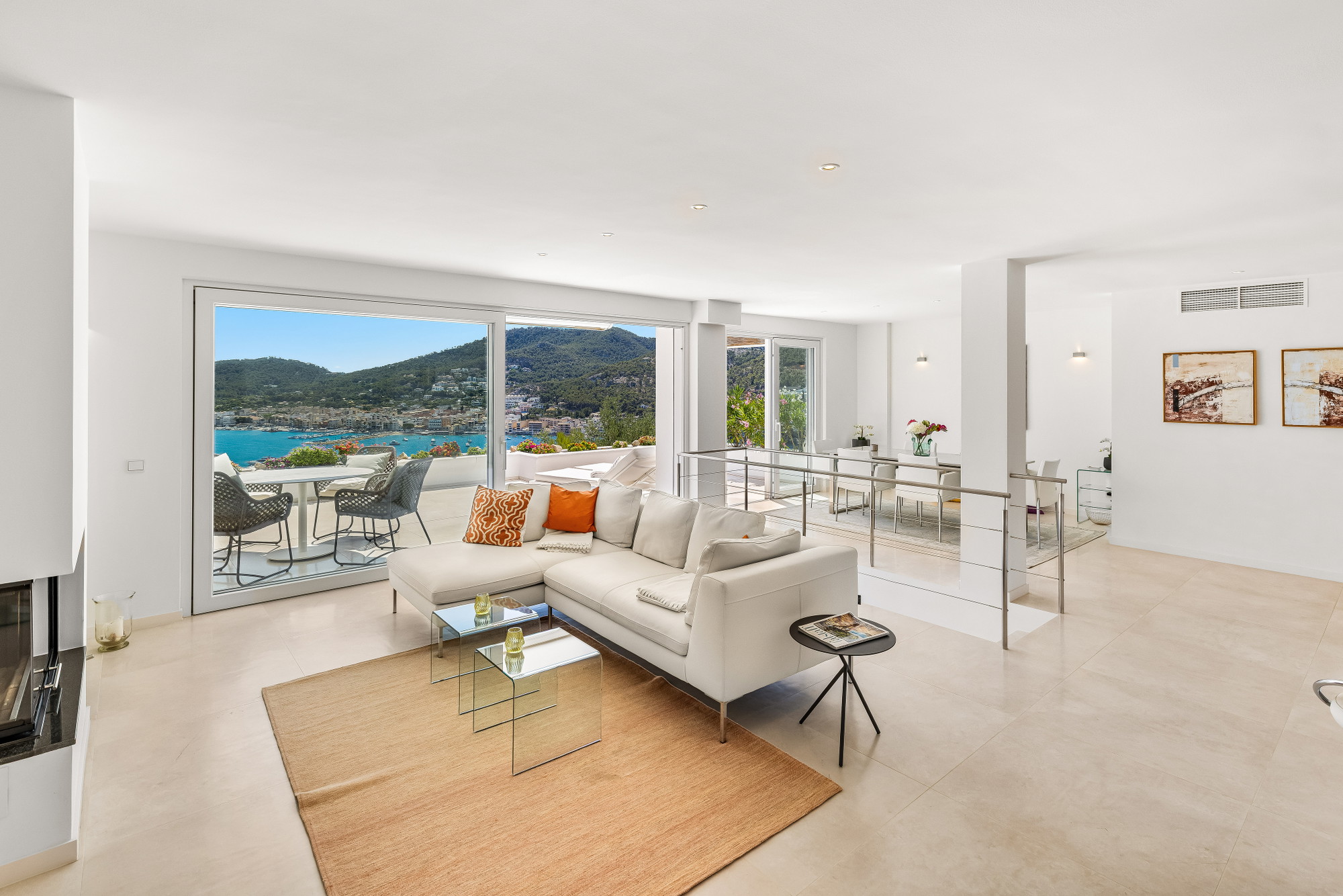 Modern flat with stunning views of the harbour, sea and mountains in Port Andratx-3