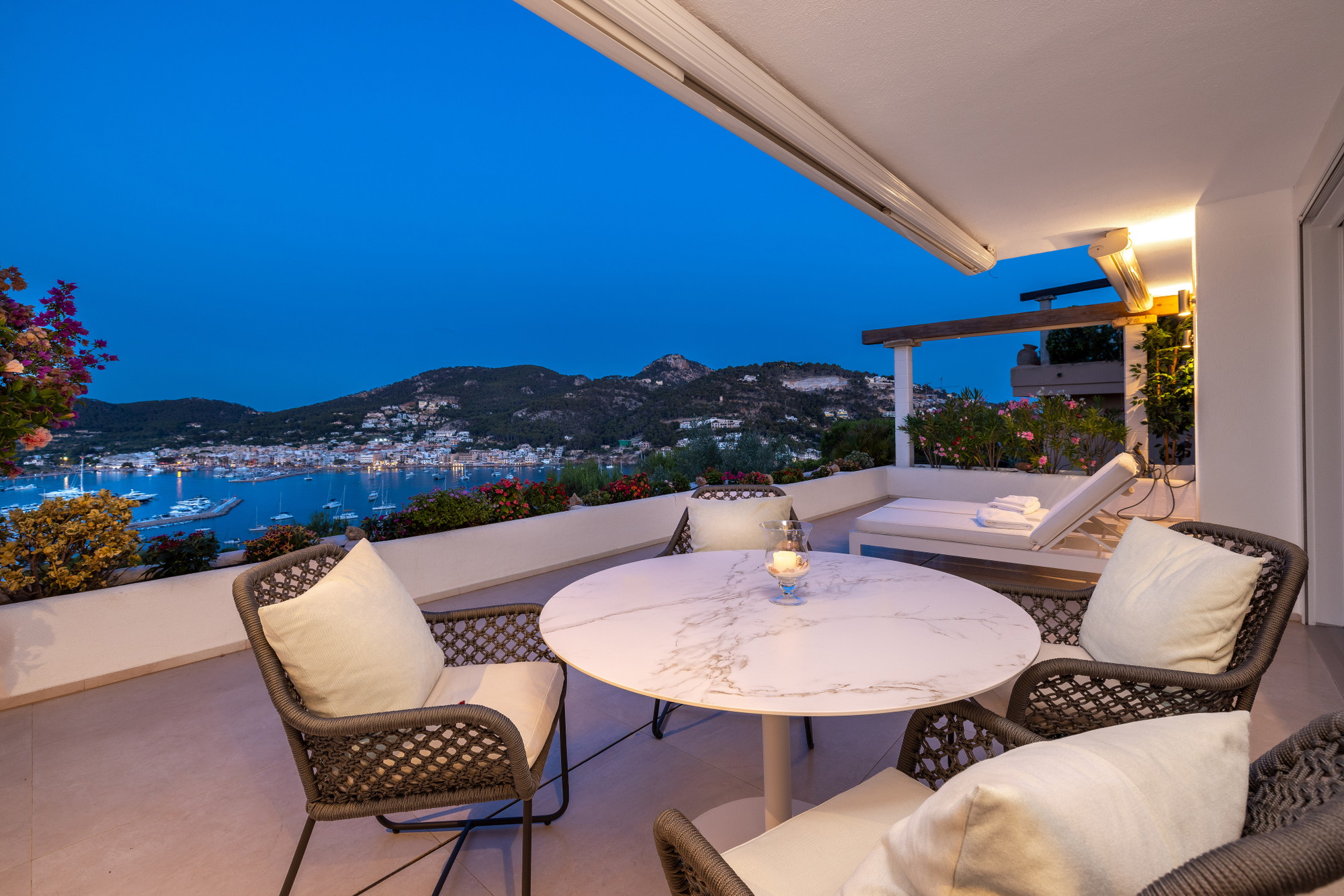 Modern flat with stunning views of the harbour, sea and mountains in Port Andratx-24
