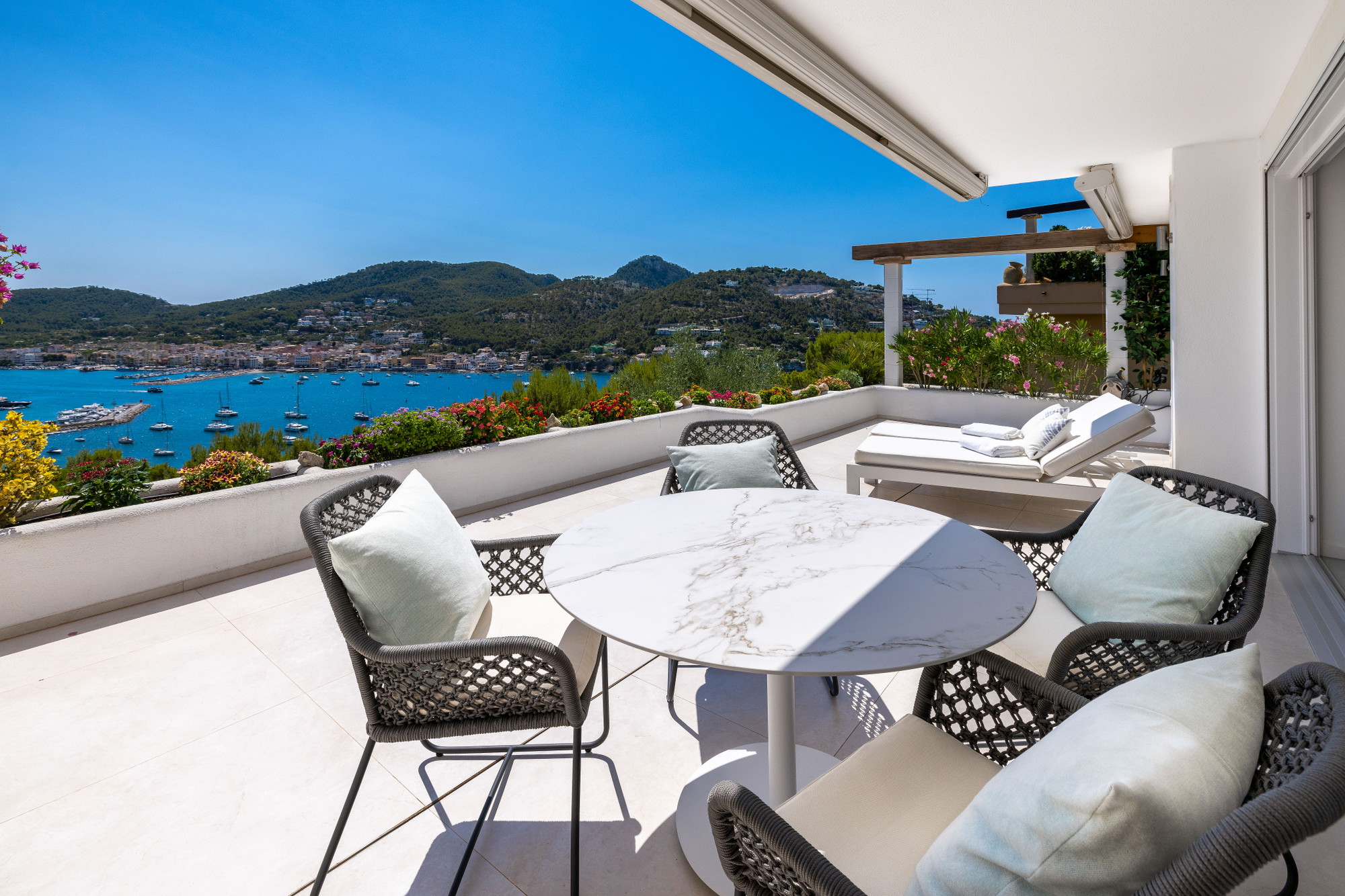 Modern flat with stunning views of the harbour, sea and mountains in Port Andratx-2