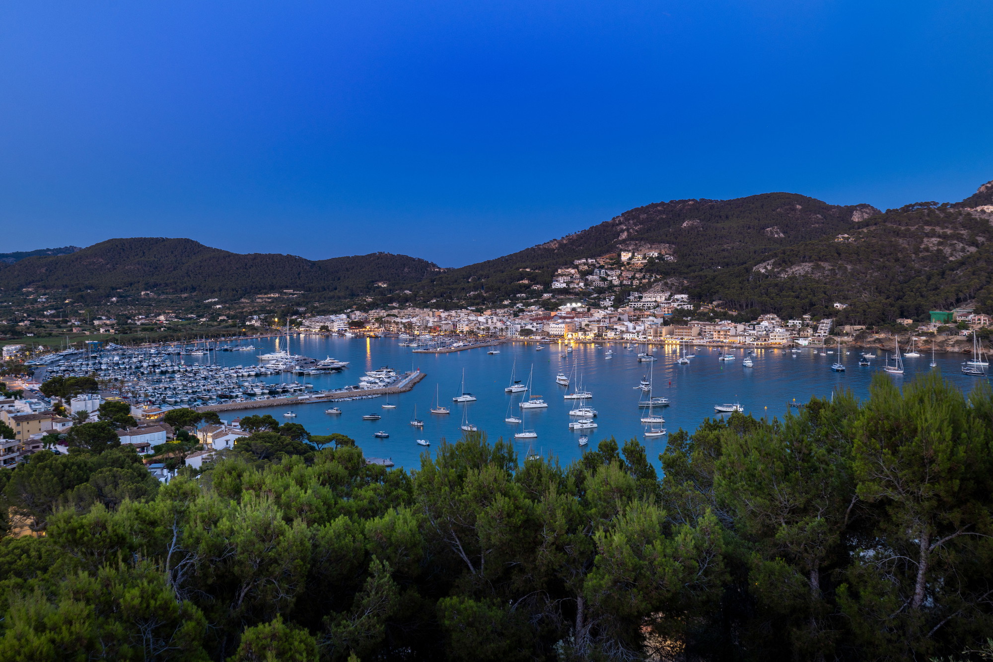 Modern flat with stunning views of the harbour, sea and mountains in Port Andratx-21