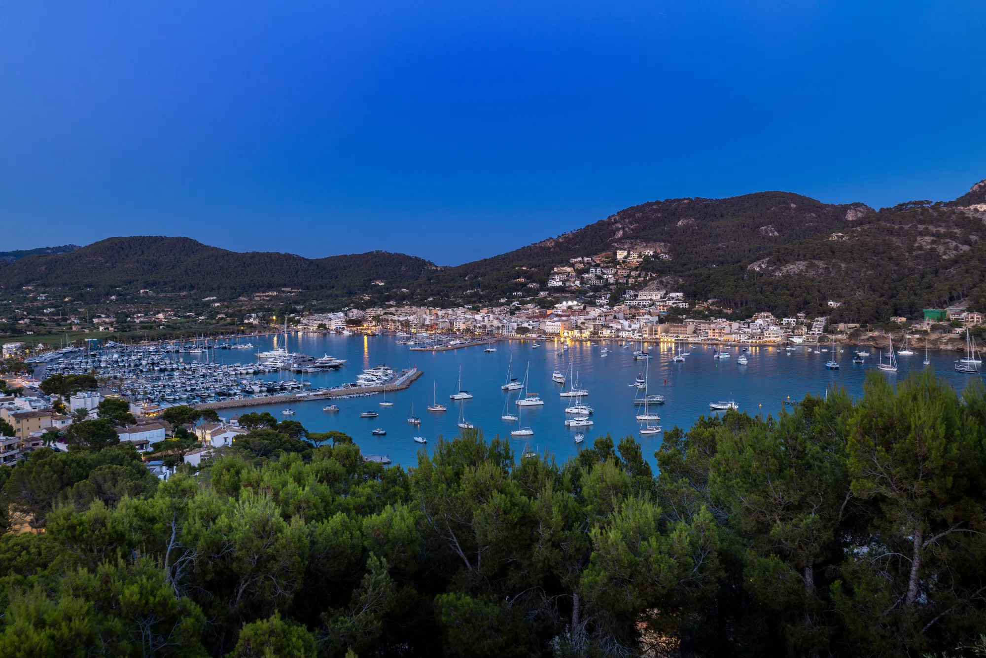 Modern flat with stunning views of the harbour, sea and mountains in Port Andratx-21