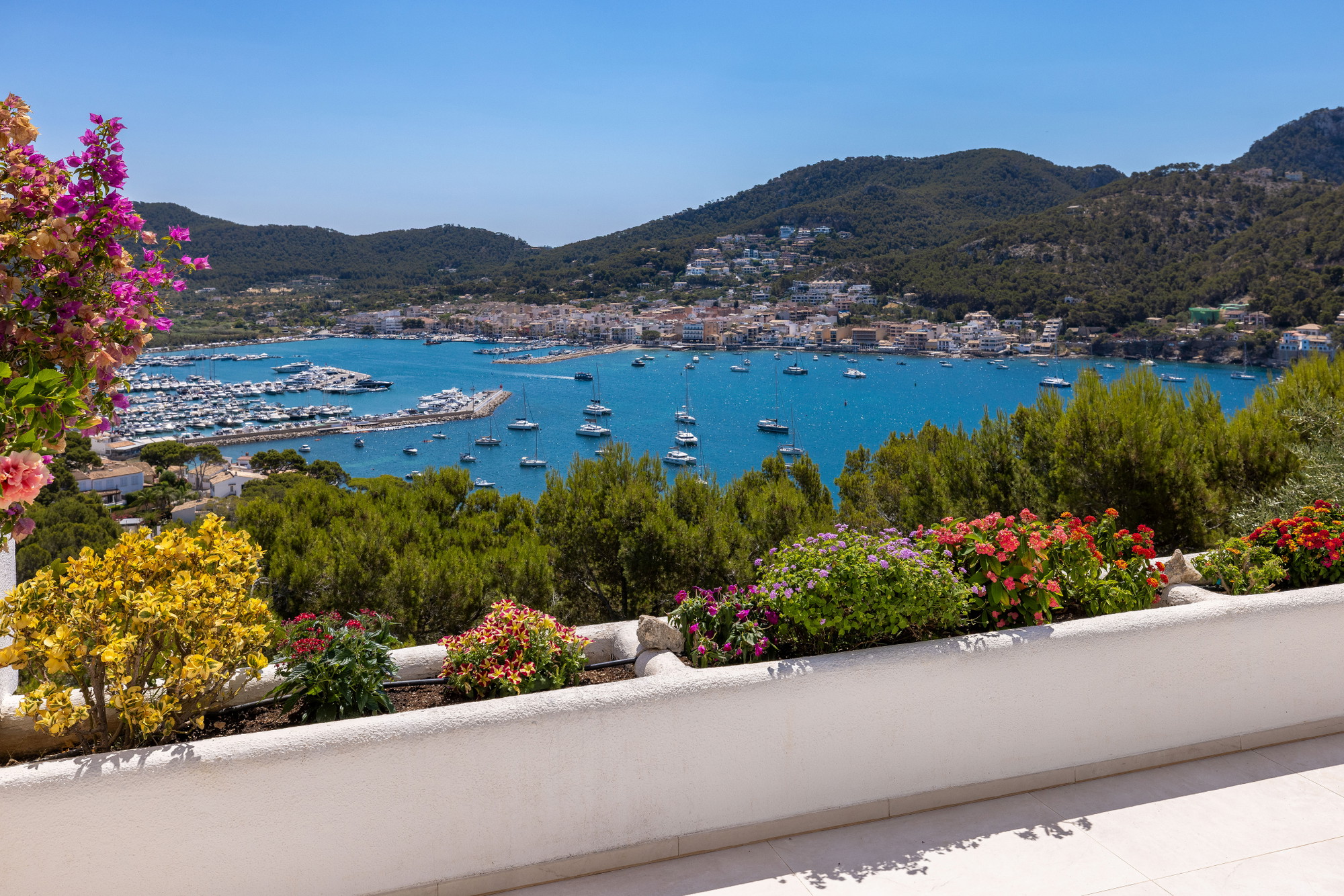 Modern flat with stunning views of the harbour, sea and mountains in Port Andratx-10