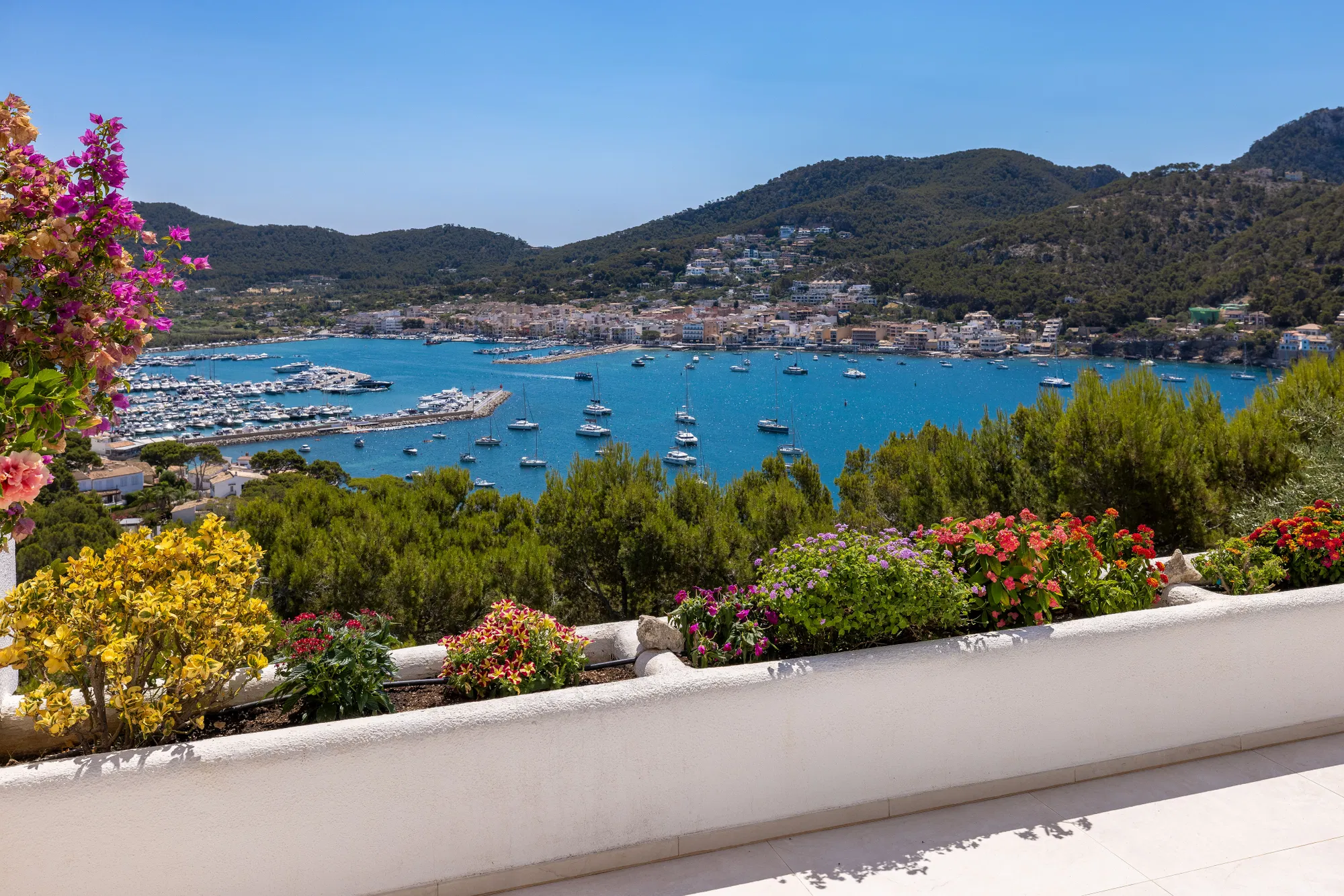 Modern flat with stunning views of the harbour, sea and mountains in Port Andratx-10