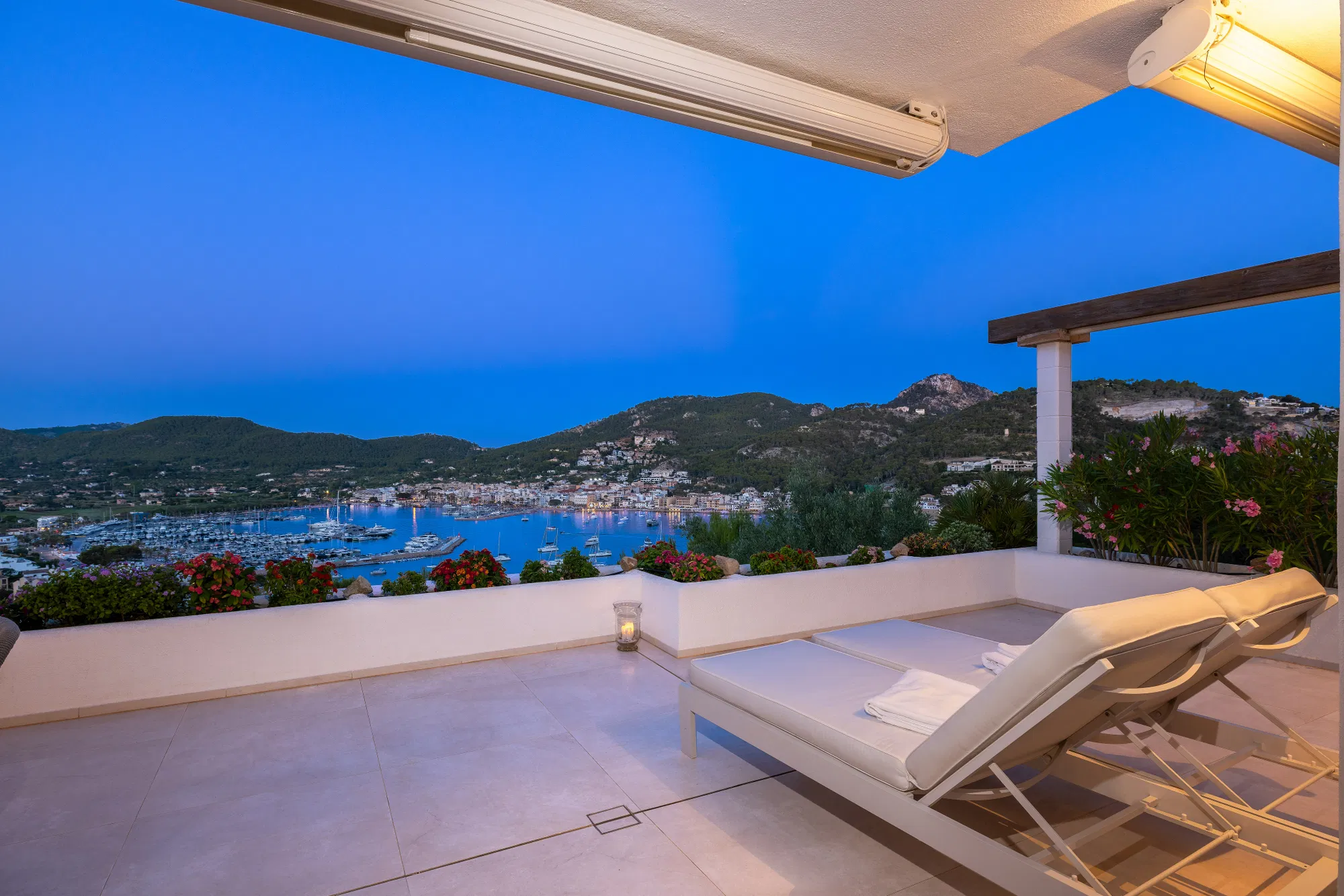 Modern flat with stunning views of the harbour, sea and mountains in Port Andratx-20