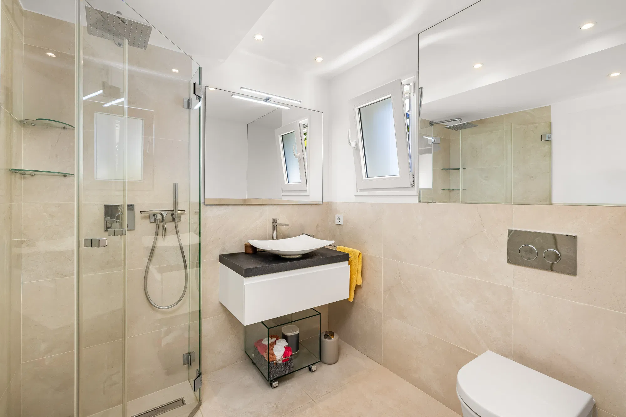 Modern flat with stunning views of the harbour, sea and mountains in Port Andratx-18