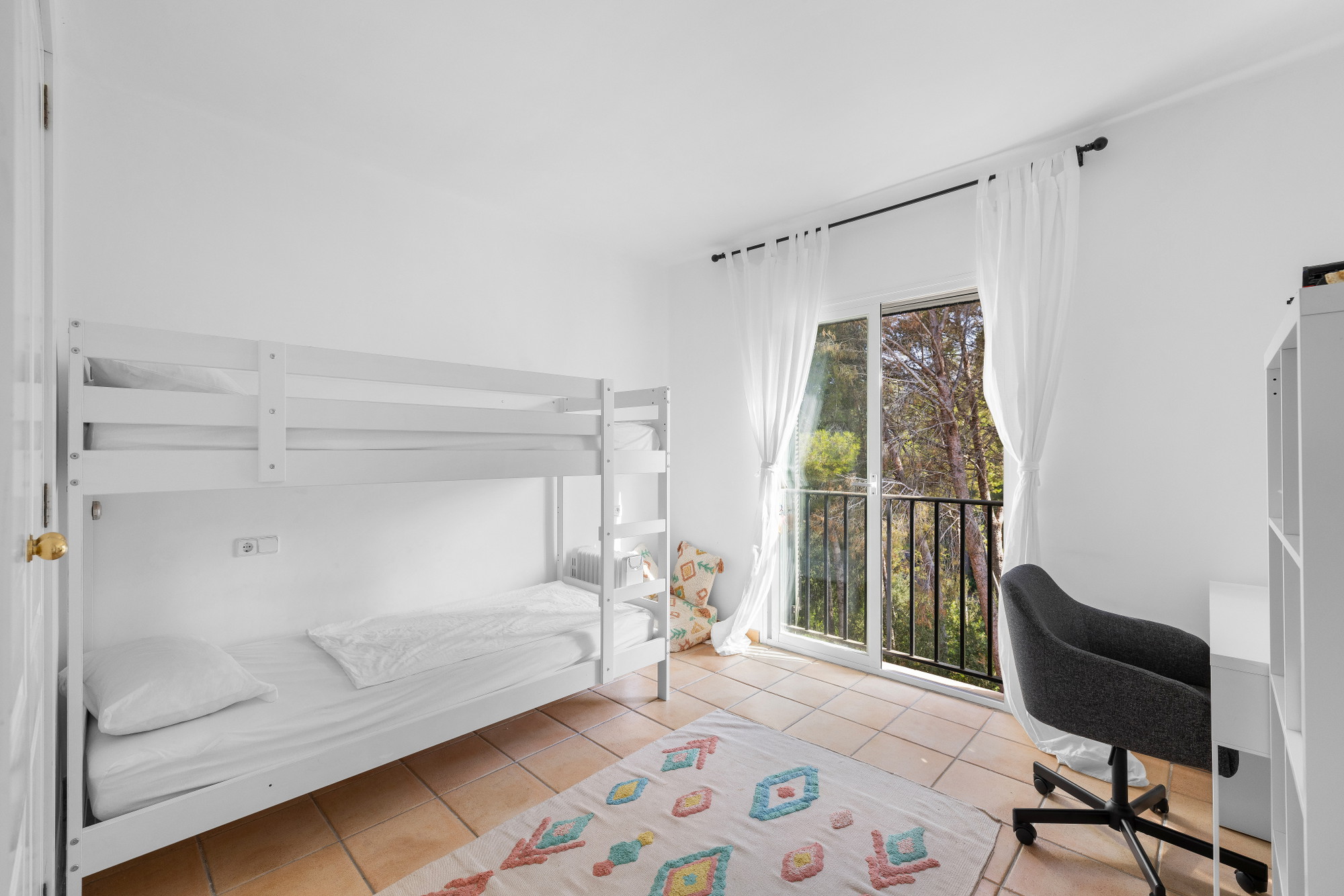 Charming end-of-terrace house in Camp de Mar – right next to the golf course-11