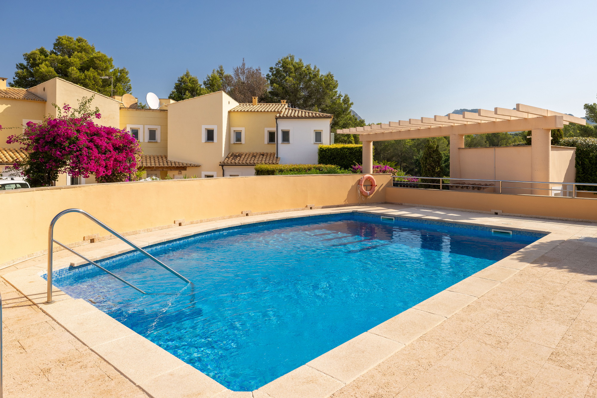 Charming end-of-terrace house in Camp de Mar – right next to the golf course-2