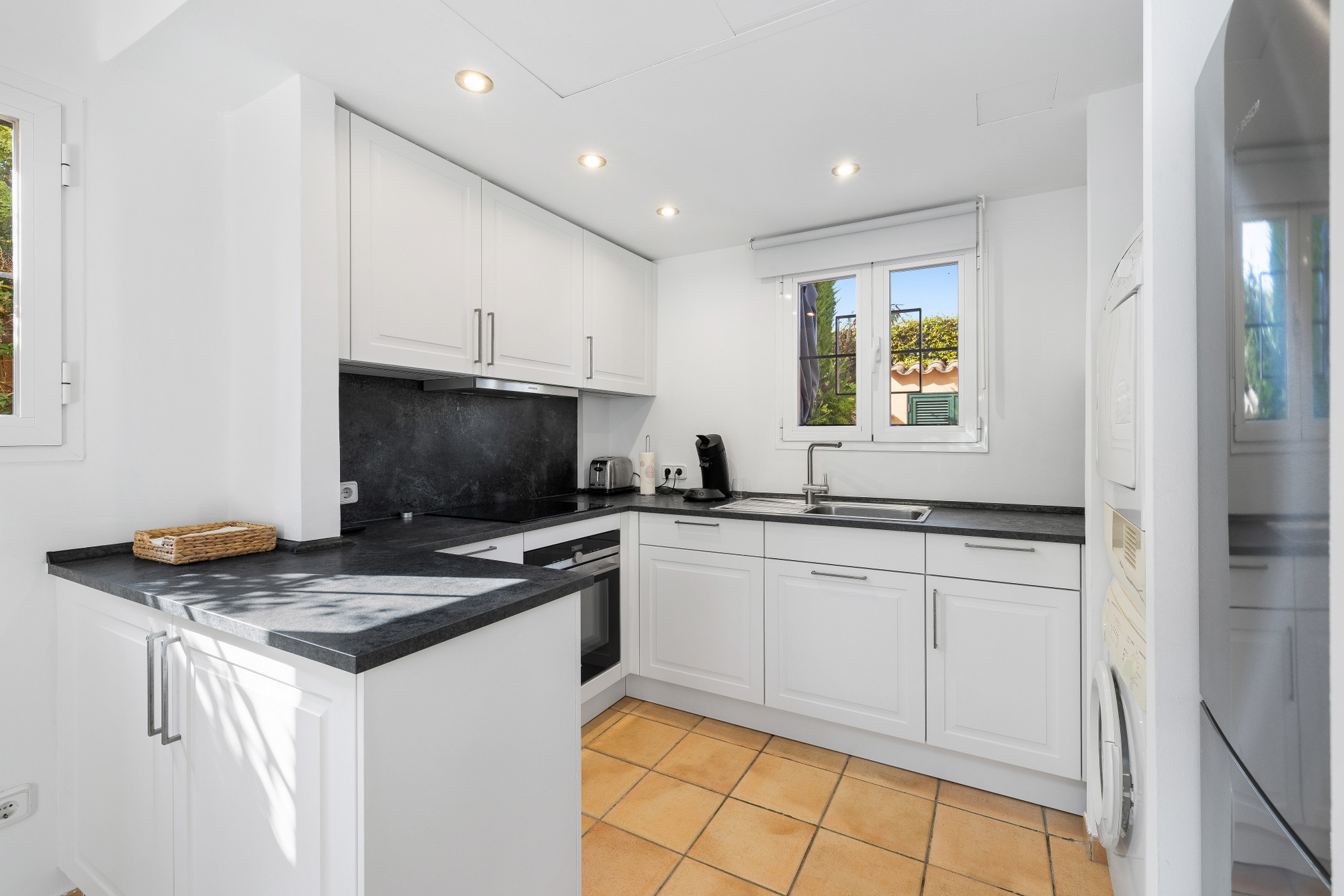Charming end-of-terrace house in Camp de Mar – right next to the golf course-6