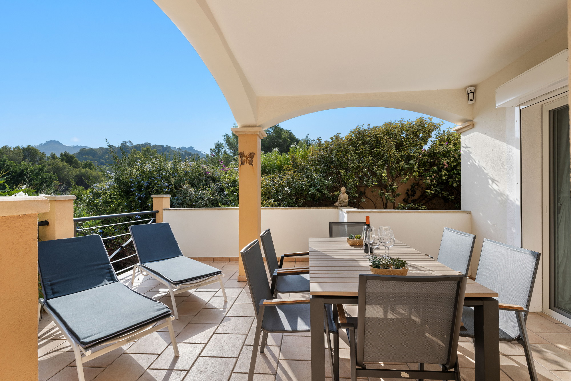 Charming end-of-terrace house in Camp de Mar – right next to the golf course-8