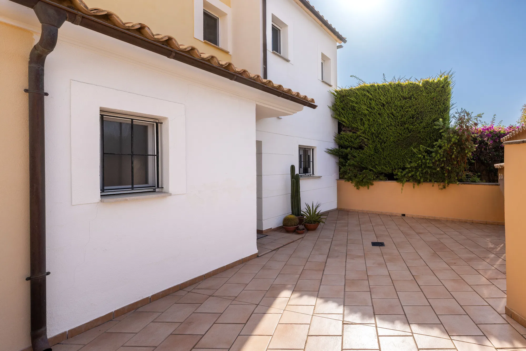 Charming end-of-terrace house in Camp de Mar – right next to the golf course-3