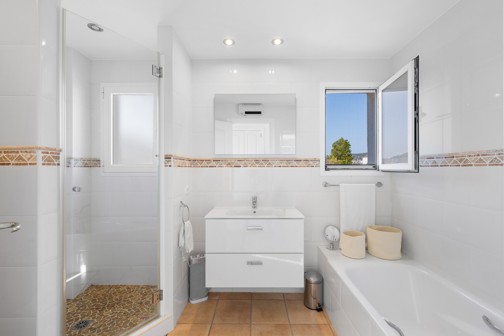 Charming end-of-terrace house in Camp de Mar – right next to the golf course-10