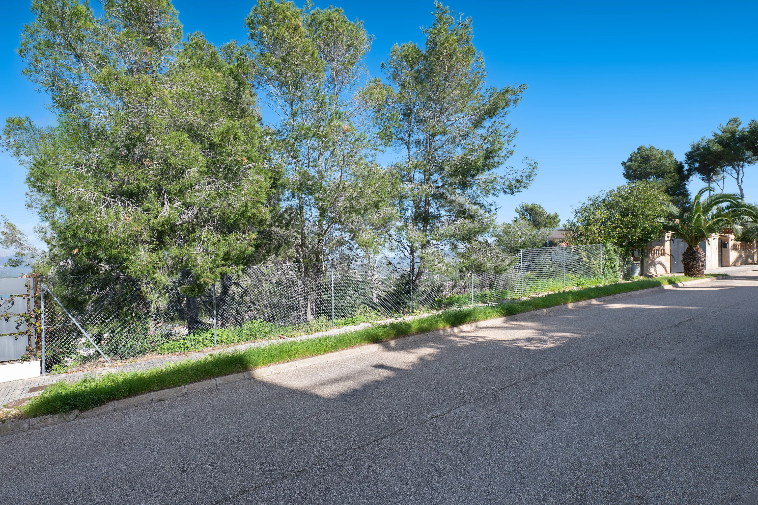 Top sea-view plot in prime location-3